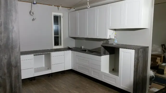 Puuha-Ari keittiöasennus